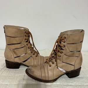 FREEBIRD by STEVEN CUTOUT BOOT FB-HEAVN TAUPE 7M (RARE)